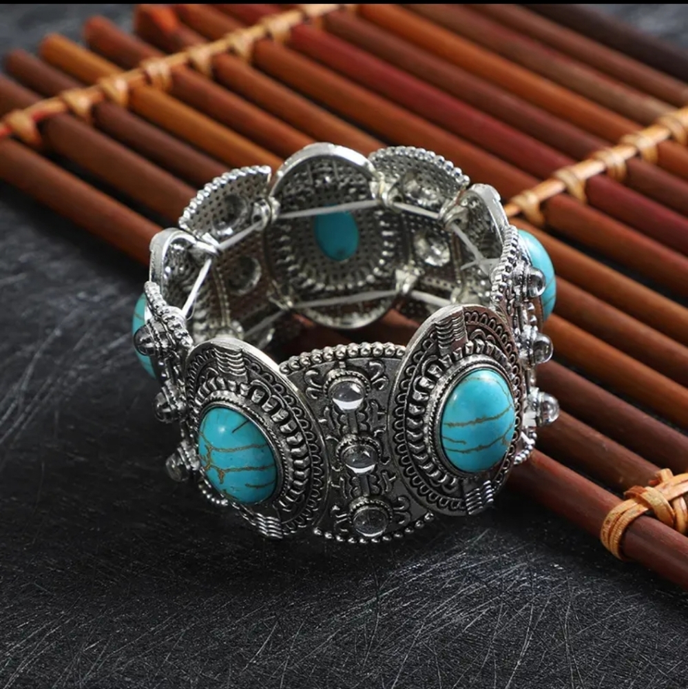 Gorgeous Boho-Style Bangle Bracelet . - Picture 5 of 6